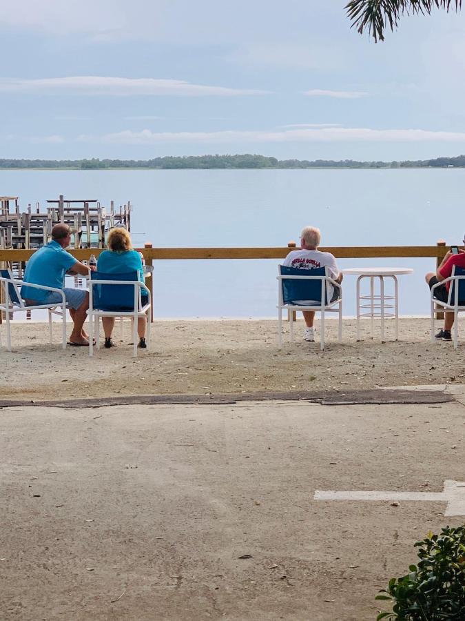Lakeside Inn And Cafe سانت كلود المظهر الخارجي الصورة